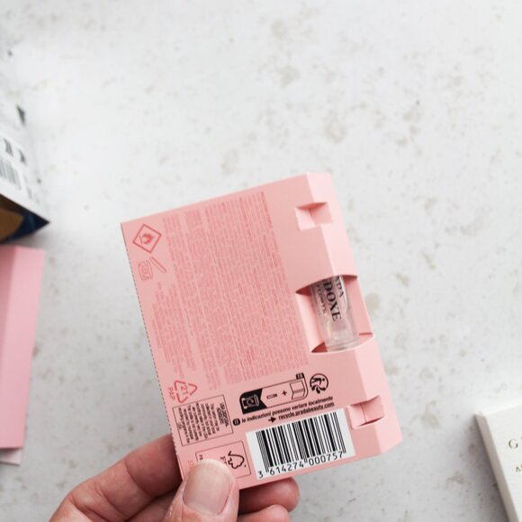 White Floral Designer & Niche Samples - Picture 6 of 11